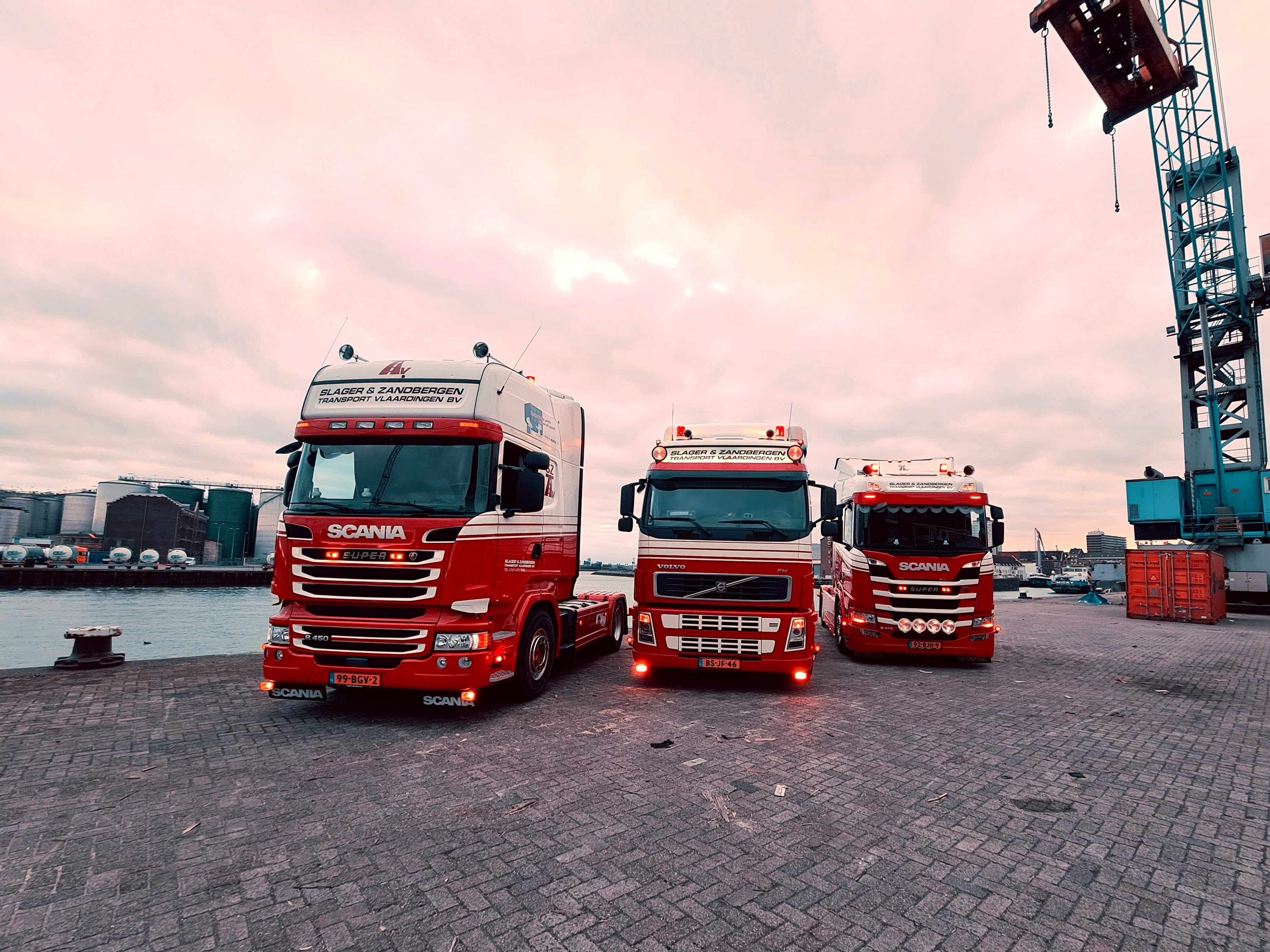 SZTV vrachtwagens bij haventerminal
